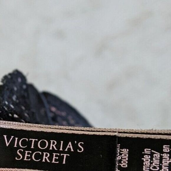 Victoria's Secret Black Lace Plunge Lightly Lined Underwired Adjustable Bra 34DD - Picture 8 of 8